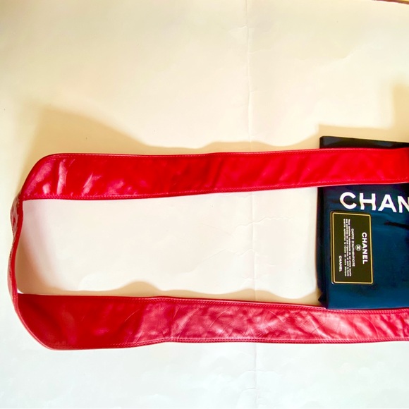 CHANEL LEATHER MESSENGER BAG❤️ - Picture 14 of 17